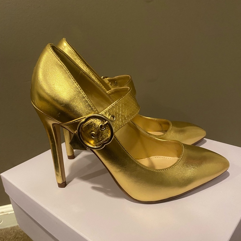 Gold pointed toe heels with strap
